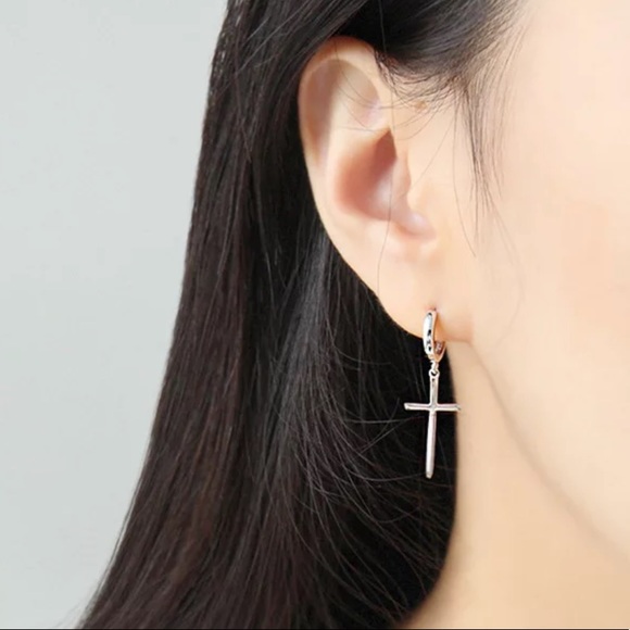 NEW 925 STERLING SILVER CROSS HOOP EARRINGS, NICE EARRINGS, CUTE EARRINGS - Picture 2 of 6